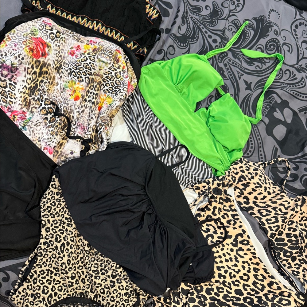 Women’s 2x two piece swim suit lot